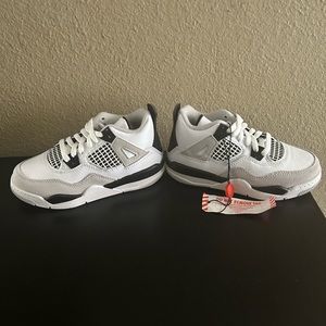 Size 11c jordan 4 retro.New bought by accident on flight club. Asking $140